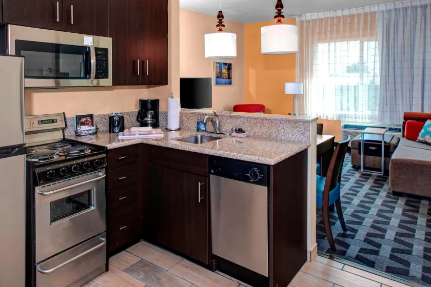 TownePlace Suites by Marriott Bakersfield West - Image 1