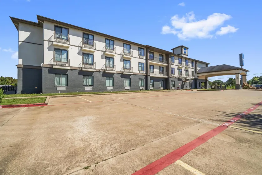 Americas Best Value Inn & Suites-Livingston - Image 1
