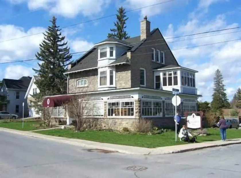 The Colonel's Inn - Image 1