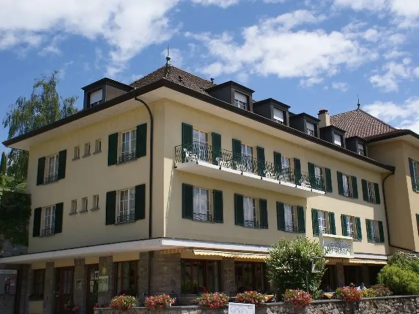 Châtonneyre Hotel & Restaurant - Image 1