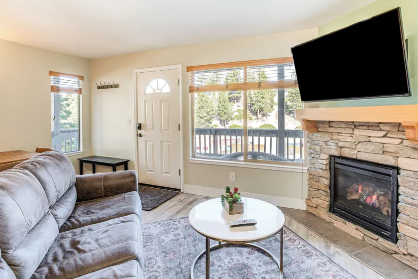 1 Mi to Stagecoach Chairlift: Stateline Condo - Image 1