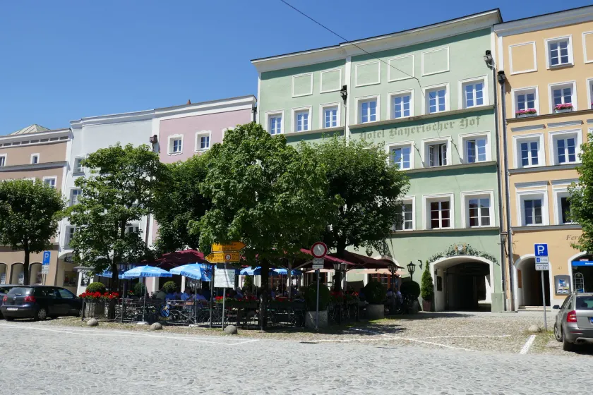Bayerischer Hof - Image 1
