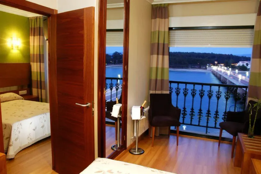 Hotel Puente de La Toja - Image 1
