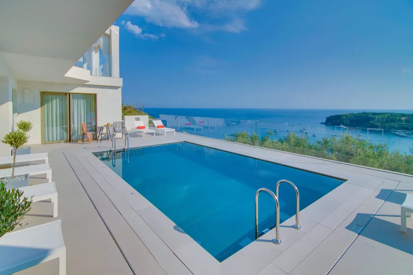 LIVINGHOME SUITES - Image 1