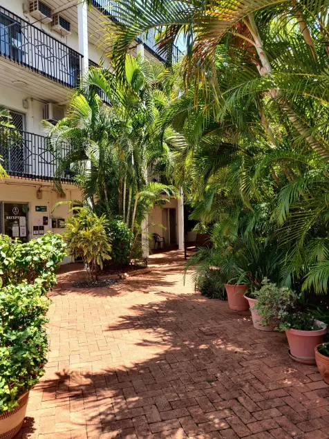 Coconut Grove Holiday Apartments - Image 1