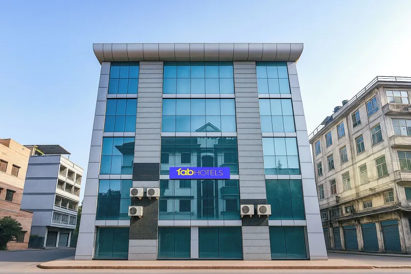 FabHotel Ramhan - Nr Patel Nagar Metro - Image 1