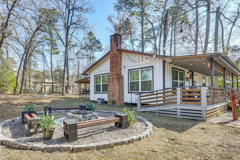 Fish Sam Rayburn! Secluded Cabin w/ Deck & Grill - Image 1