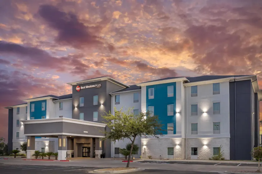 Best Western Plus Laredo Inn & Suites - Image 1
