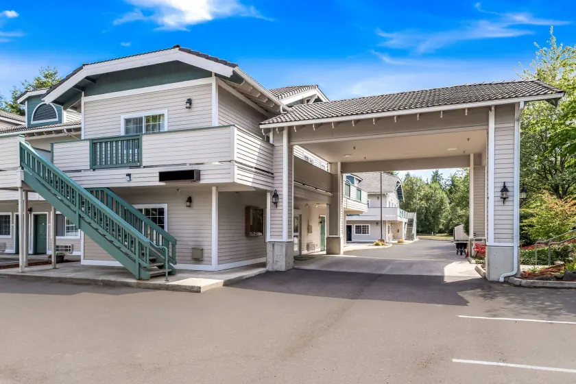 Quality Inn & Suites Bainbridge Island - Image 1