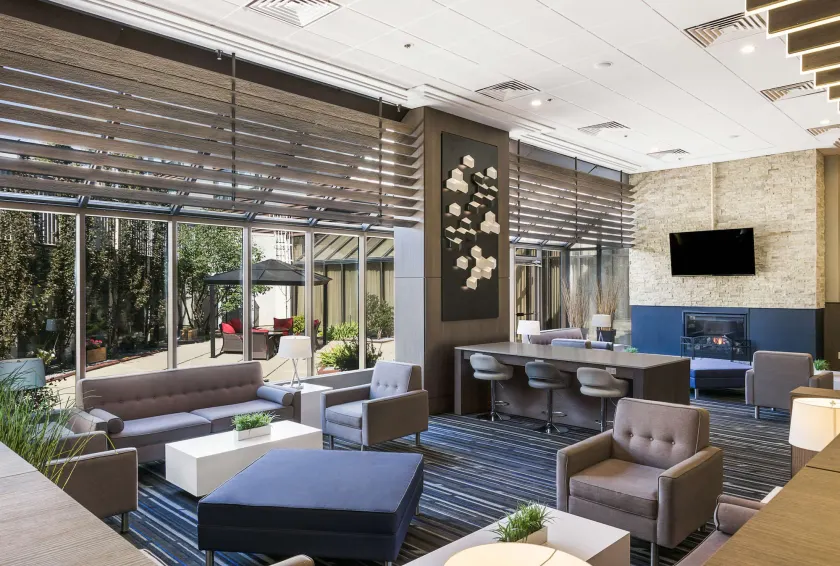 Best Western Premier Calgary Plaza Hotel & Conference Centre - Image 1