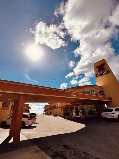 Grand Prix Motel Beach Front - Image 1
