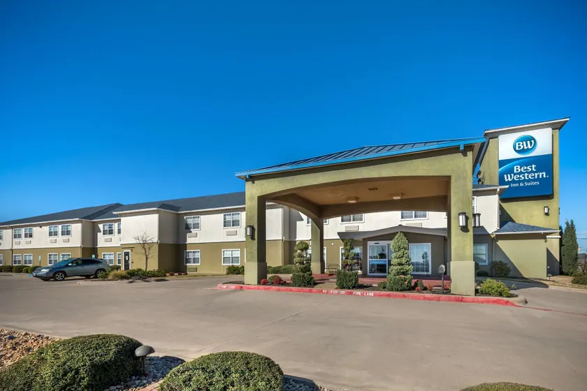 Best Western Club House Inn & Suites - Image 1