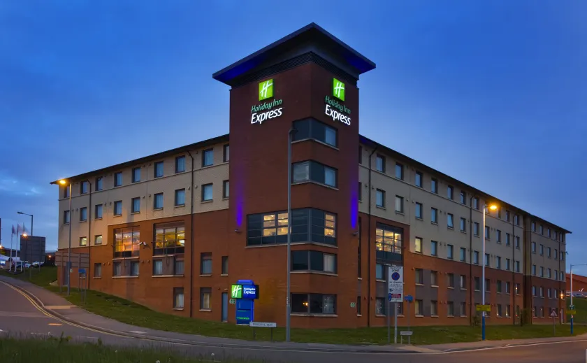Holiday Inn Express London Luton Airport by IHG - Image 1