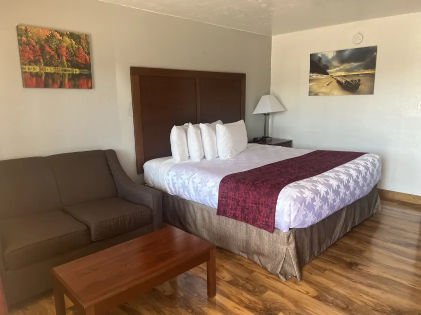 Red Carpet Inn Medford - Image 1