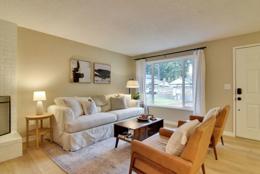 Lovely Vancouver Retreat w/ Home Gym! - Image 1