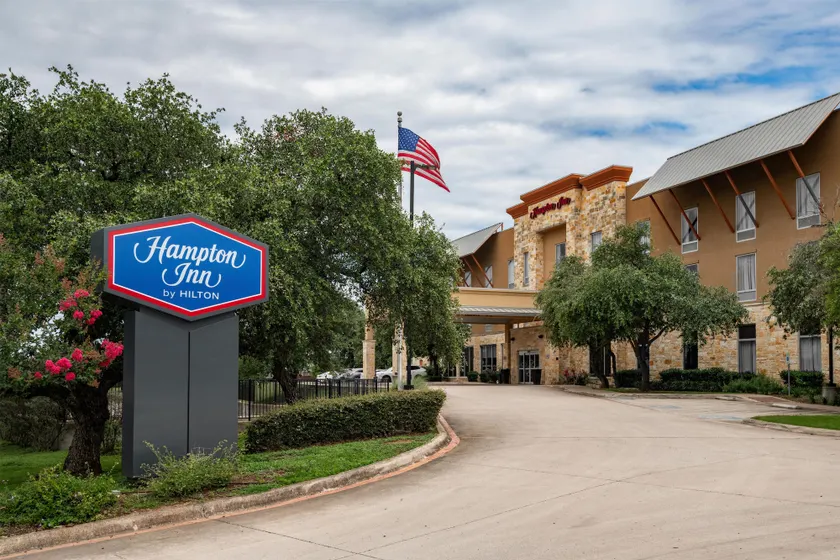 Hampton Inn Austin/Oak Hill - Image 1