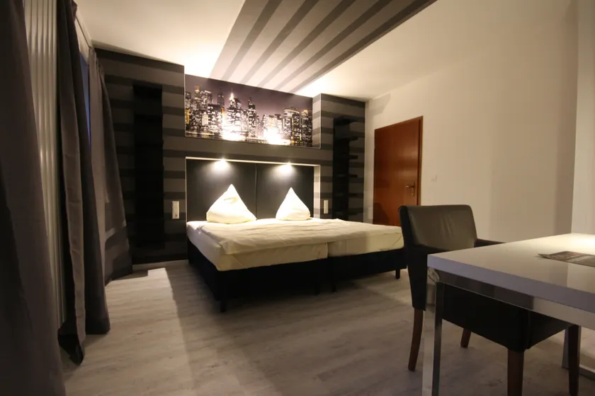 SL'otel Budget - Image 1