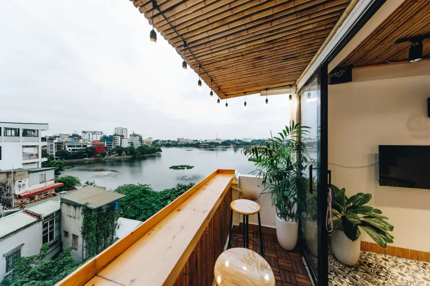 The Autumn Homestay - Image 1