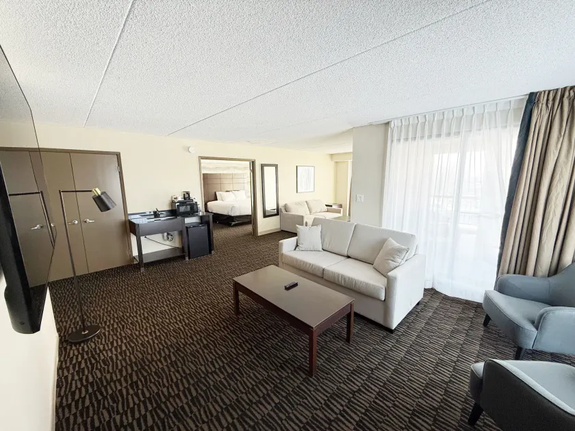 Ramada Plaza by Wyndham Niagara Falls - Image 1