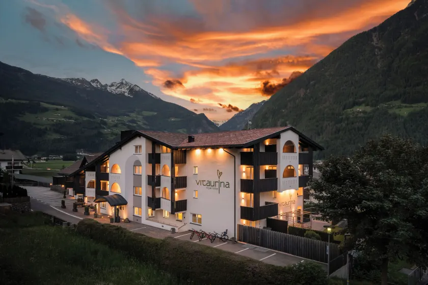 Vitaurina Royal Hotel - Image 1