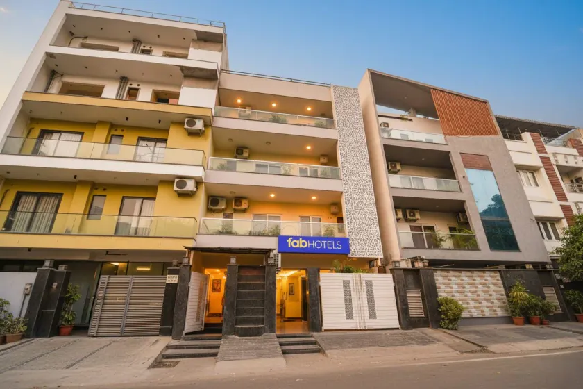 FabHotel Monsella - Image 1