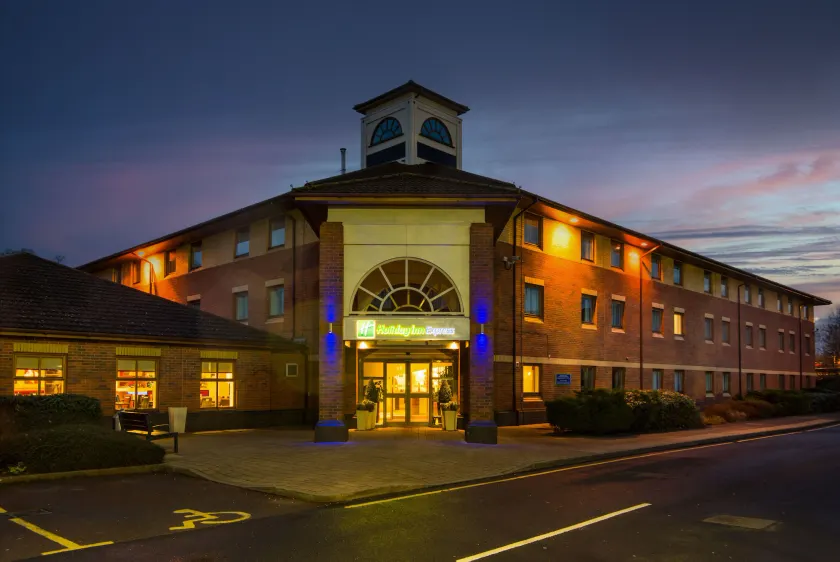 Holiday Inn Express Warwick - Stratford-upon-Avon by IHG - Image 1