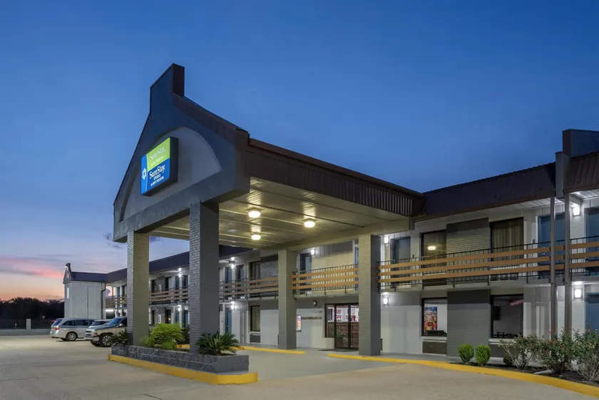 SureStay Studio by Best Western Gonzales - Image 1
