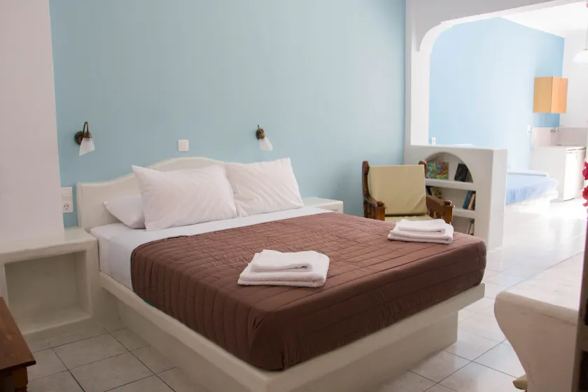 Sail Inn Studios & Apartments - Image 1