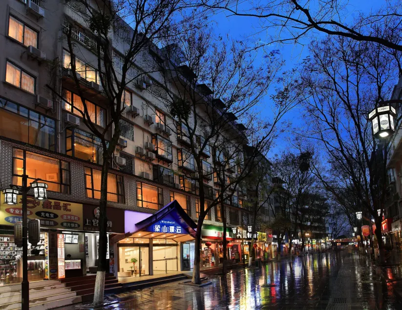 Wing Hotel Guilin- Pedestrian Street - Image 1