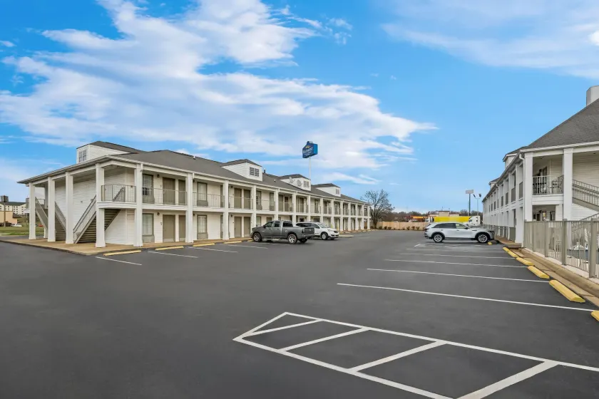 Baymont by Wyndham Tuscaloosa - Image 1