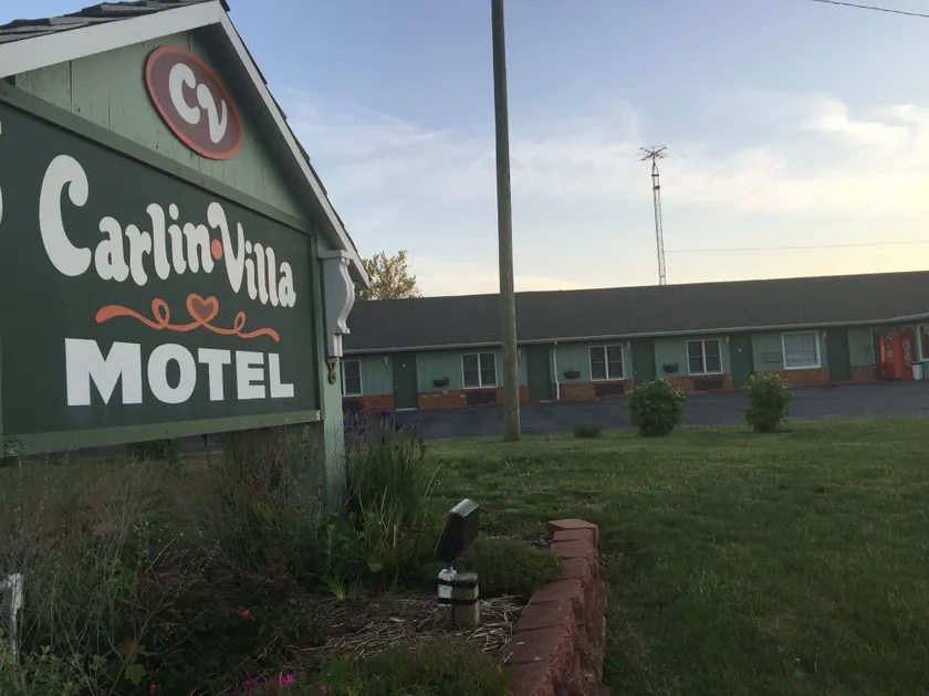 Carlin Villa Motel - Image 1