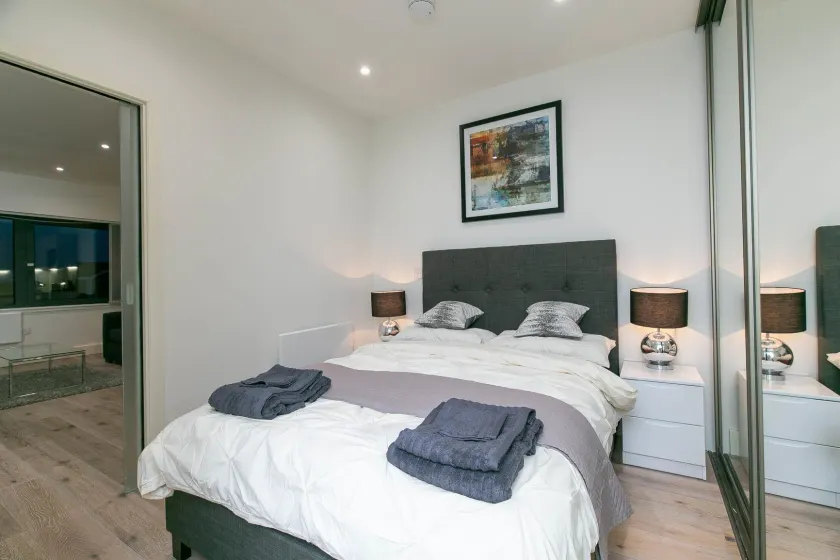 Deluxe Heathrow Apartments & Parking - Image 1