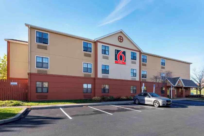 Studio 6 Corporate Extended Stay Rochester Henrietta NY - Image 1