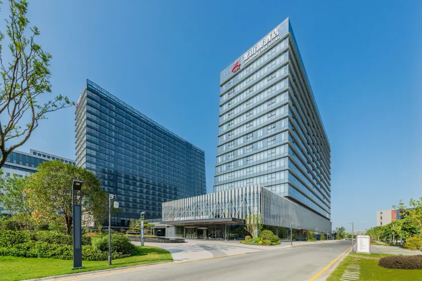 Nanjing Yangzi River Conference Center Longshan Lake Hotel - Image 1
