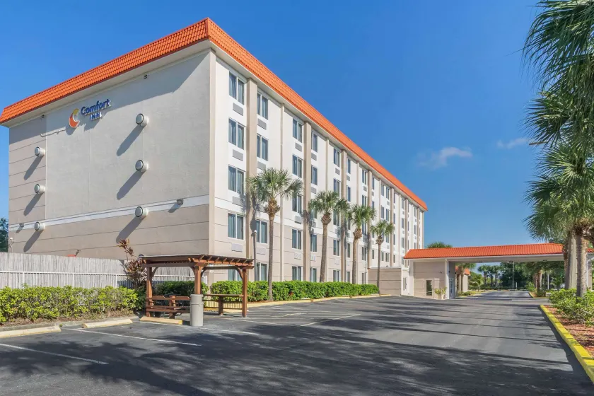 Comfort Inn St Petersburg North - Image 1