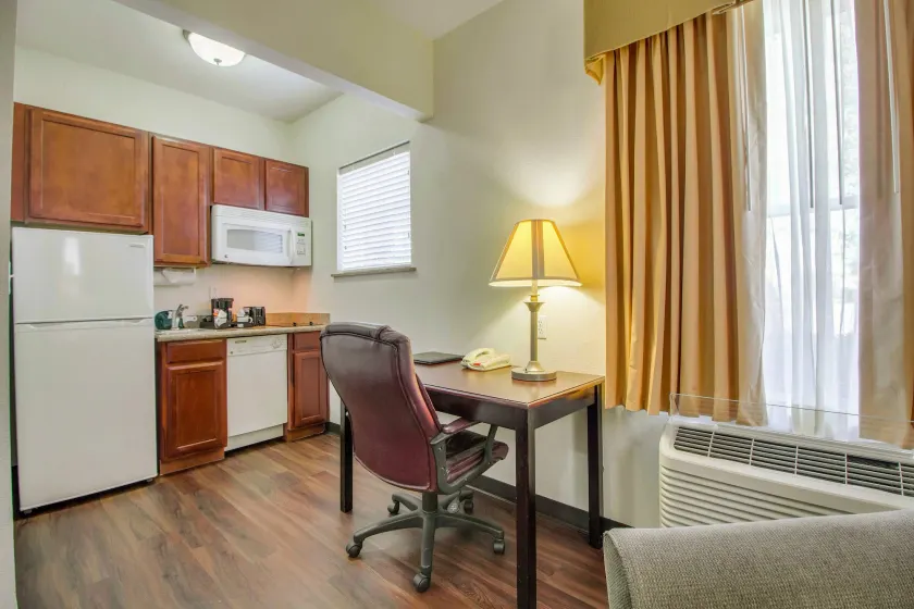 MainStay Suites Texas Medical Center-Reliant Park - Image 1