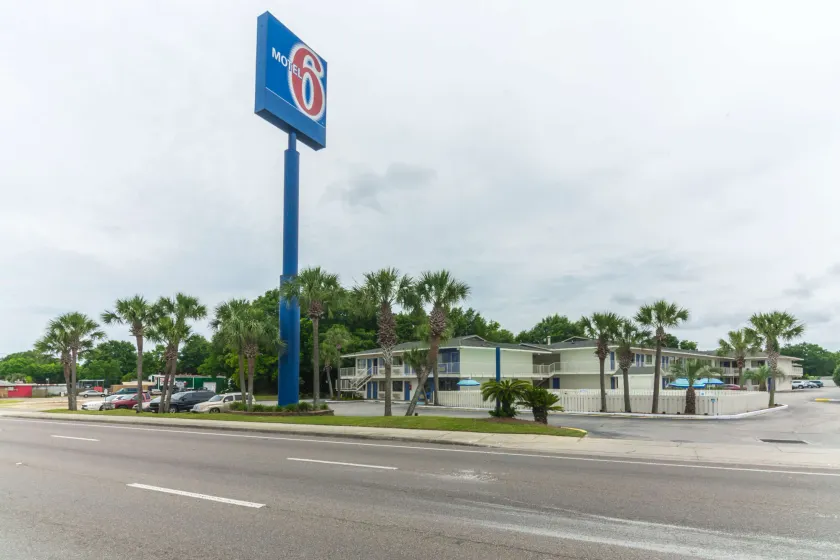 Motel 6 - Pensacola West - Image 1