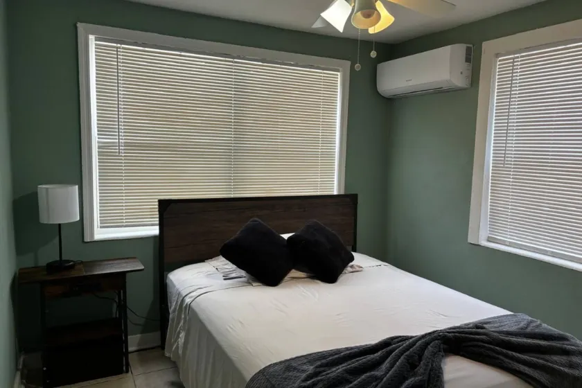 Downtown Sarasota 2BR Apartment 2BA Pet Friendly Beaches Sleeps 5 - Rom