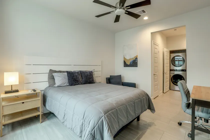 Work + Unwind Poolside! Nurse-ready Houston Rental - Image 1