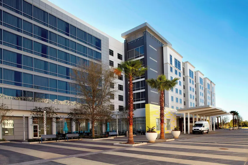 Courtyard by Marriott Orlando Lake Nona - Image 1