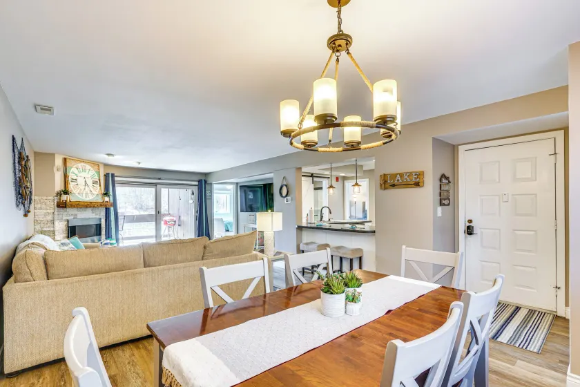 Lakefront Condo Indoor pool, sauna, & pickle ball! - Image 1
