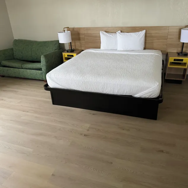 Days Inn by Wyndham Amherst OH - Near Cleveland Cedar Point & Lake Erie - Image 1