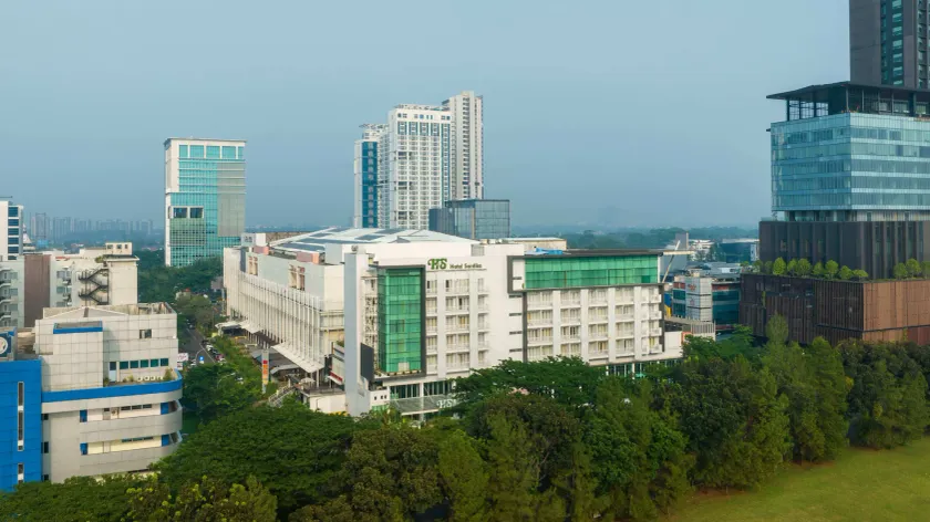 Hotel Santika BSD City-Serpong - Image 1