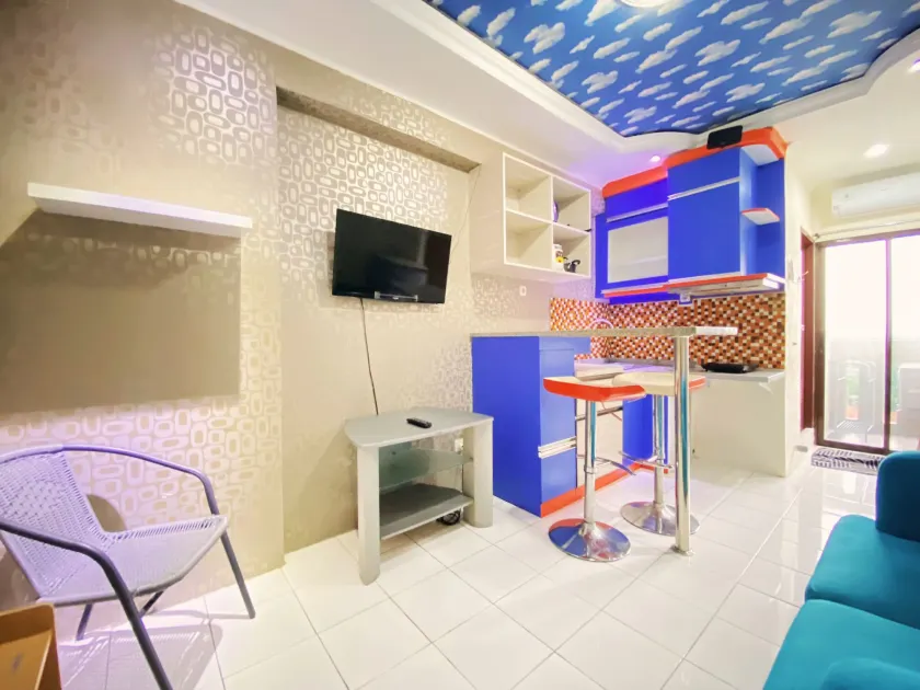 Graceful 2BR Apartment at Gateway Ahmad Yani Cicadas By Travelio - Image 1