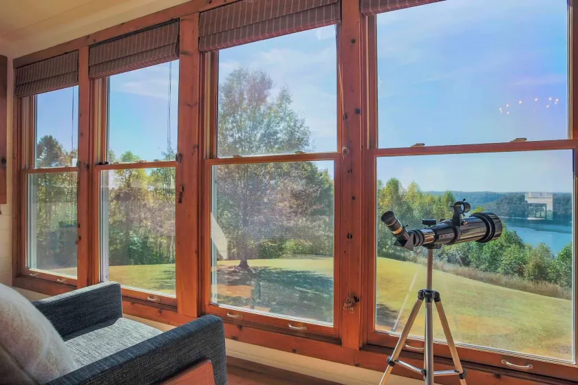Family Home w/ Porch & Center Hill Lake Views! - Image 1