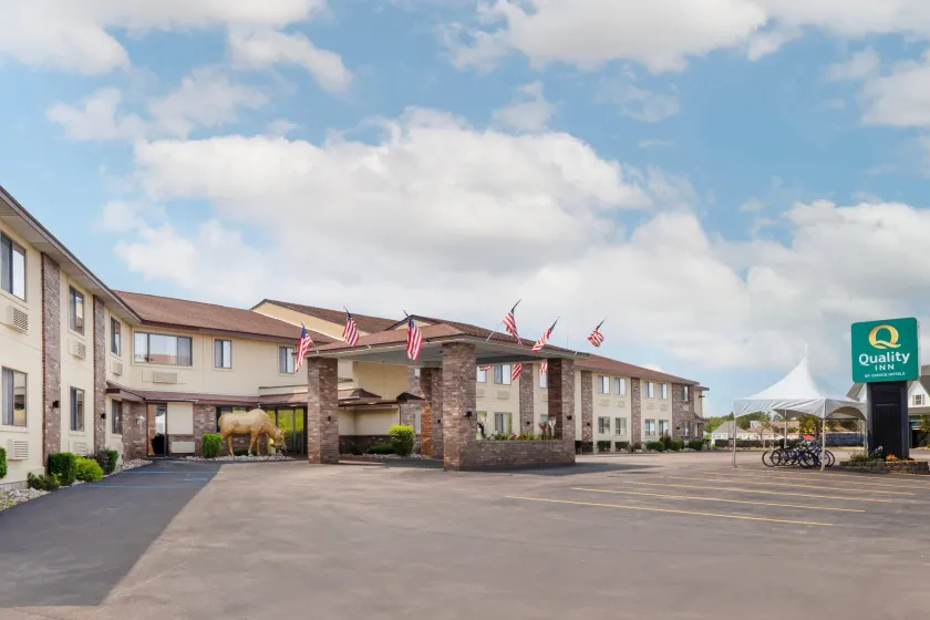 Quality Inn Saint Ignace I-75 - Image 1