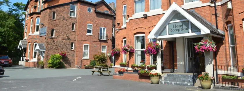 The Westlynne Hotel & Apartments Free Parking Near Manchester Centre - Image 1