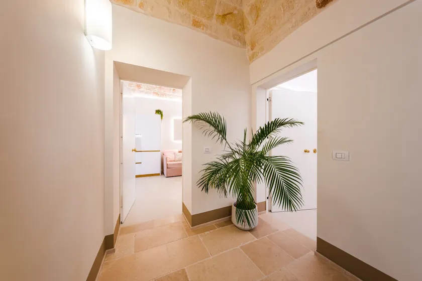 HelloAPULIA Charming Palazzo Clemente - self-catering suites with aircondition - Entréinterör