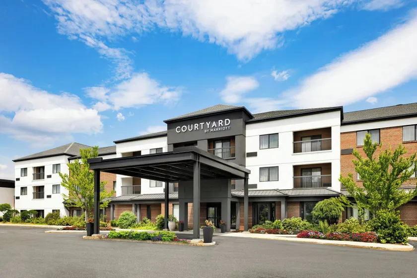 Courtyard by Marriott Concord - Image 1