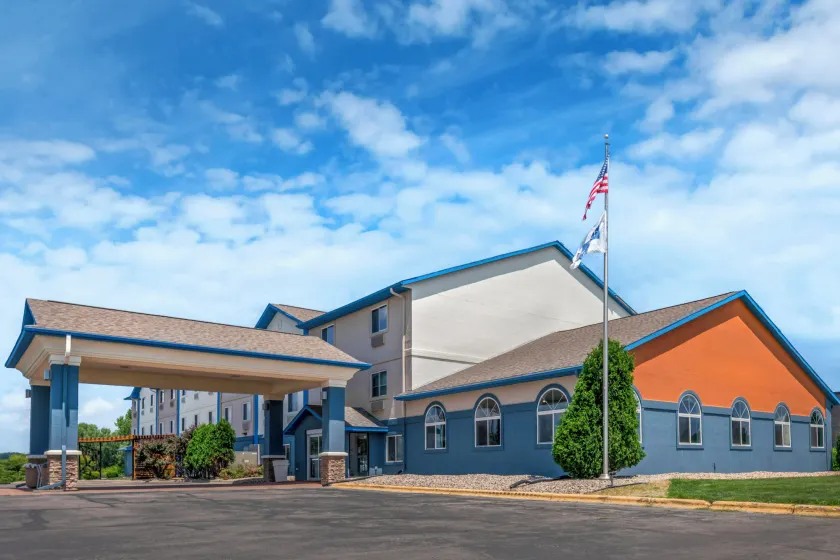 Holiday Inn Express Deforest Madison Area by IHG - Image 1
